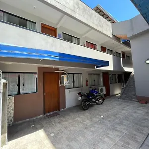 Kitnets No Campeche A 500 Metros Do Mar Apartamento